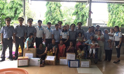 Đoàn Thanh niên Phân Viện tổ chức đi thăm và trao quà cho các cháu tại Mái ấm Thiên thần