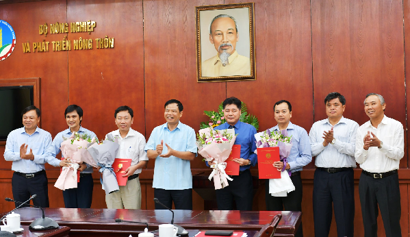 Bộ Nông nghiệp và PTNT điều động, bổ nhiệm một loạt cán bộ chủ chốt của Bộ