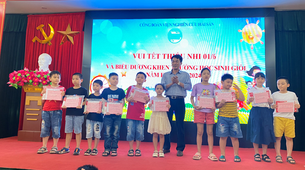  Viện nghiên cứu Hải sản tổ chức Chương trình Vui Tết thiếu nhi 1/6